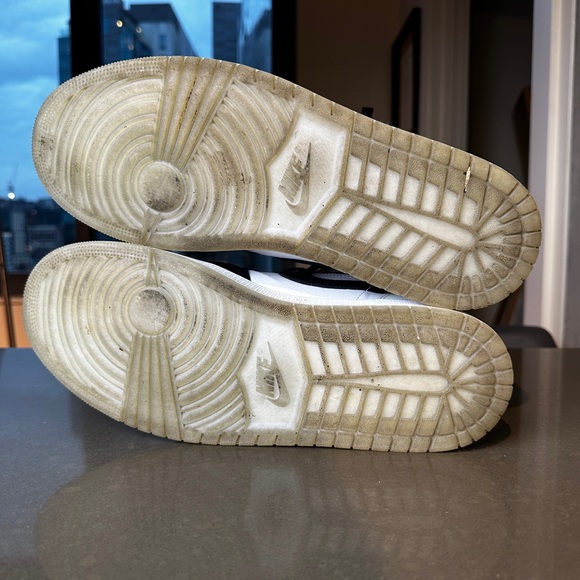 Jordan 1 Mid (Pearl White/ Black) - Picture 5 of 5